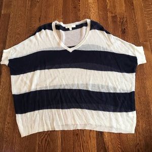 Light weight over sized short sleeve top Large